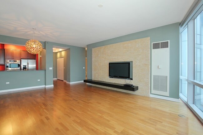 Building Photo - 1211 S Prairie Ave