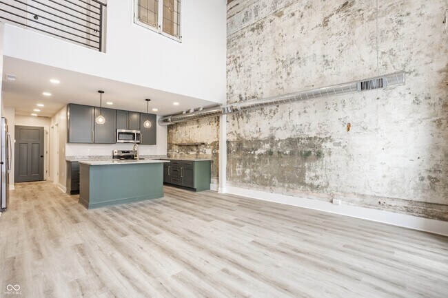 Foto del edificio - 108 W Main St