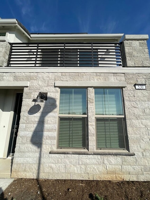 Primary Photo - 530 W. Mahogany Lane