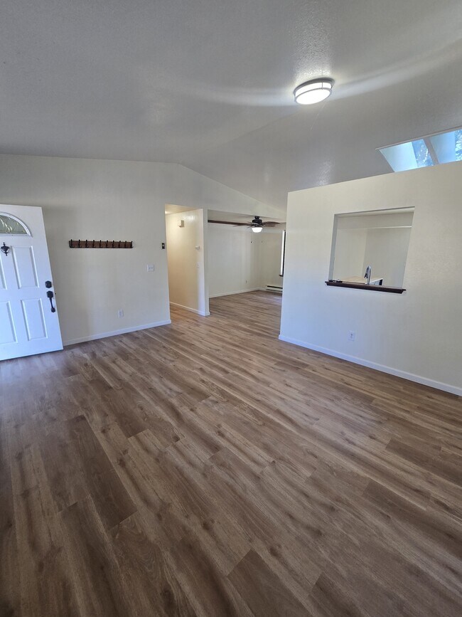 Foto del edificio - 581 Malibu Dr SE