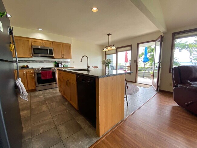 Foto del edificio - Breathtaking 2-Bed Condo Retreat with Spac...