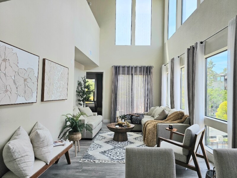 Foto principal - 8536 Aspect Dr