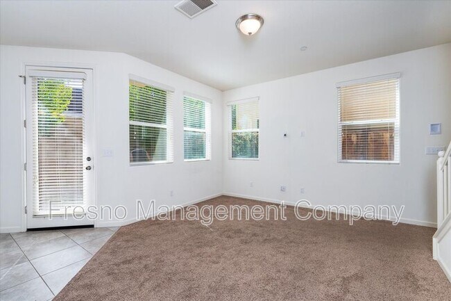 Building Photo - 7076 N Refinement Dr