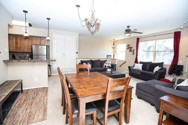 Building Photo - 180 Spinner Ct