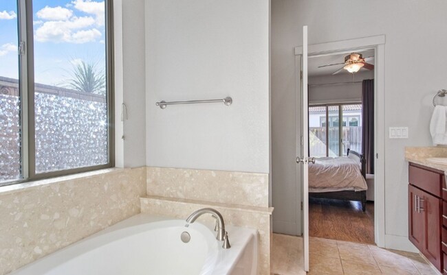 Foto del edificio - 602 Criolla Dr