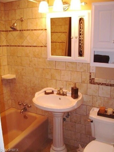 Building Photo - Beautiful Mentor Home