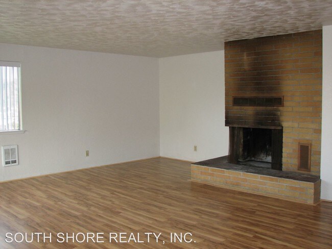 Building Photo - 607 3rd Ave