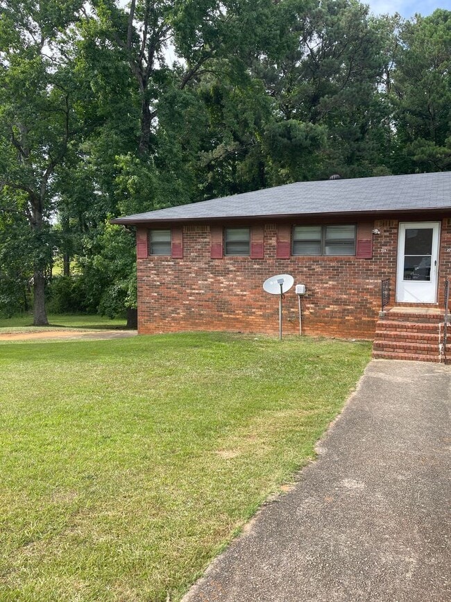 Building Photo - 27 Fox Hall Dr