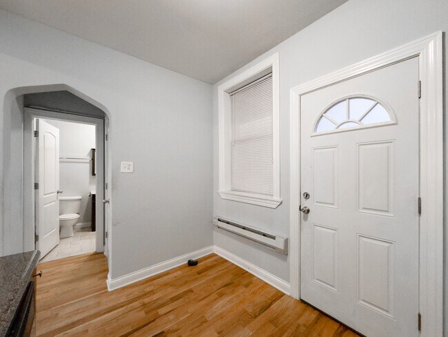 Foto del edificio - 4424 N Wolcott Ave