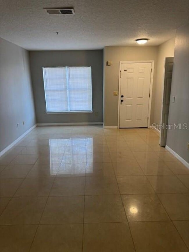 Building Photo - First-Floor 2-Bed, 2-Bath Condo Near Unive...