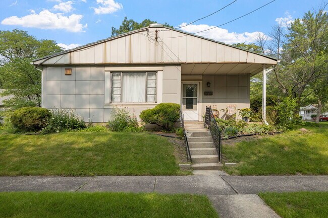 Building Photo - 1401 Linden Rd