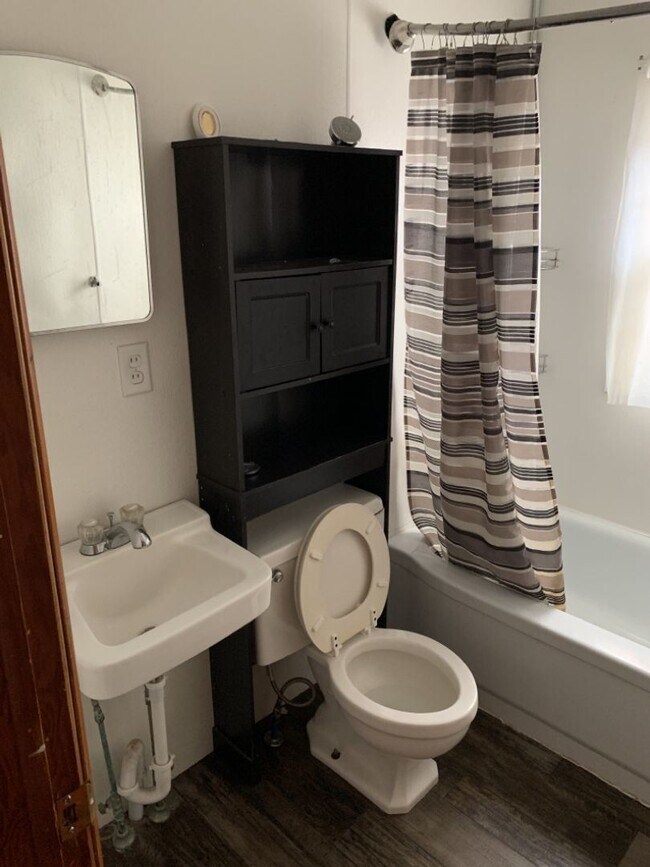 Foto del edificio - 2 br, 1 bath House - 621 4th Street