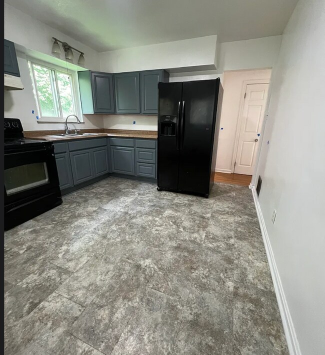 Building Photo - Bright, Updated 4-Bed Home in Cincinnati – Central HVAC, 1,308 Sq Ft, Utilities Included: Water