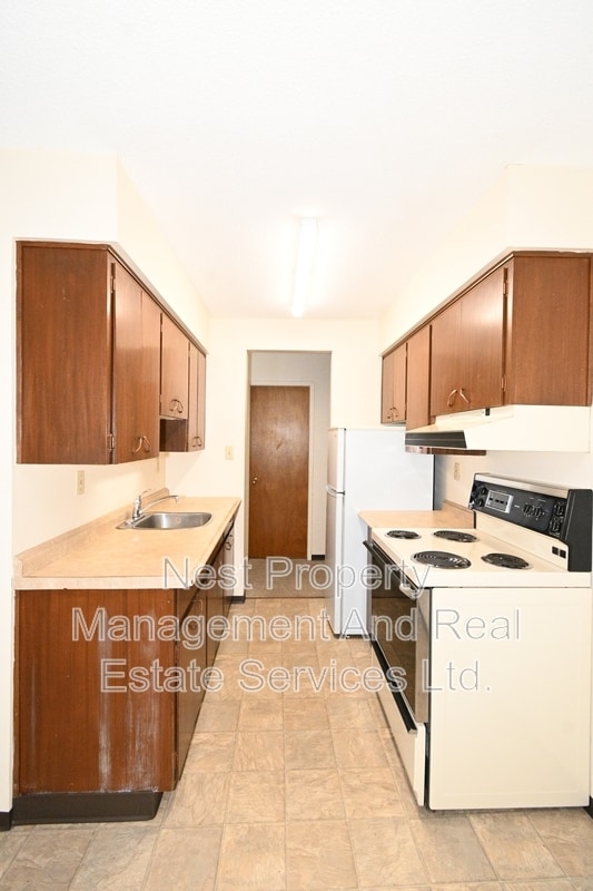 Building Photo - 879 Johnson St