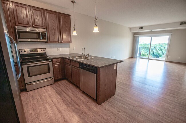 Interior Photo - Granite Shores