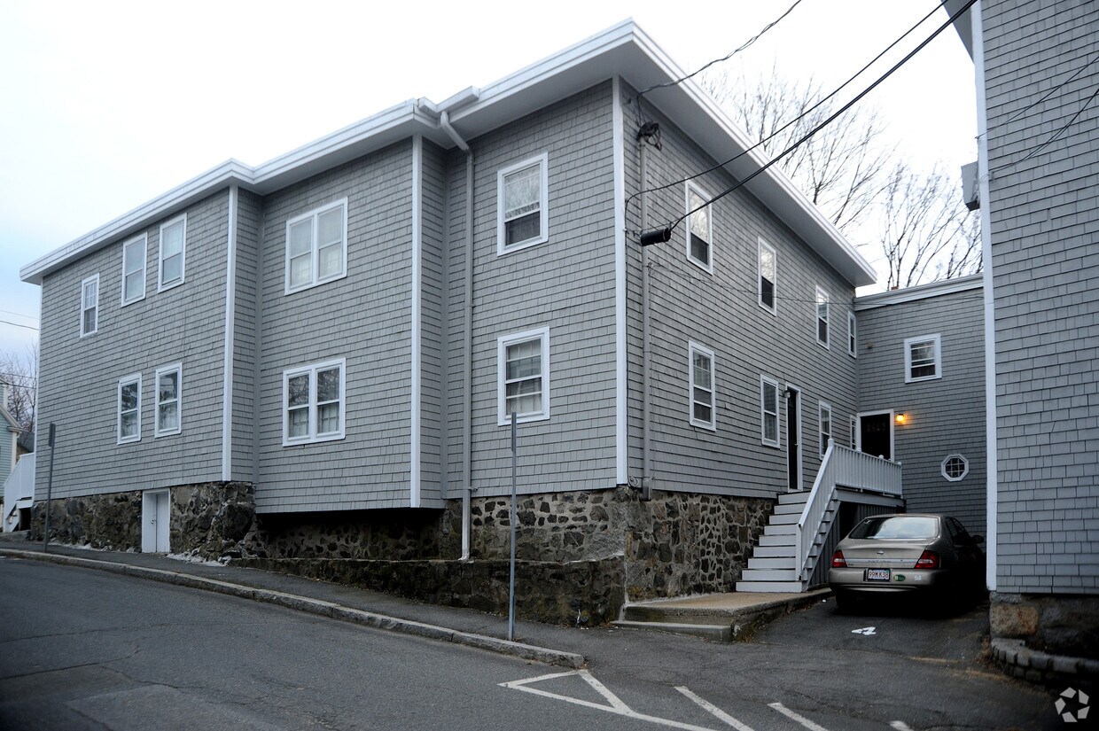 17 Pickett St, Marblehead, MA 01945 Apartments in Marblehead, MA