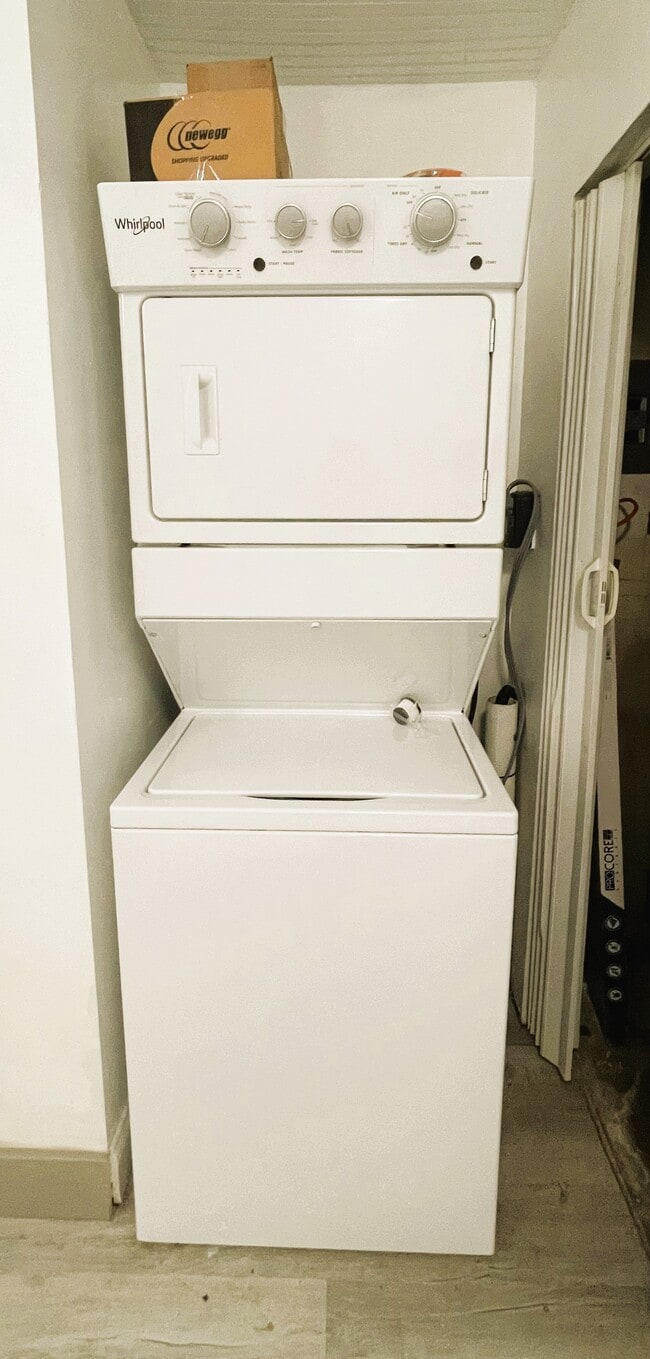 unit comes with washer/dryer - 2643 Dalton Ave