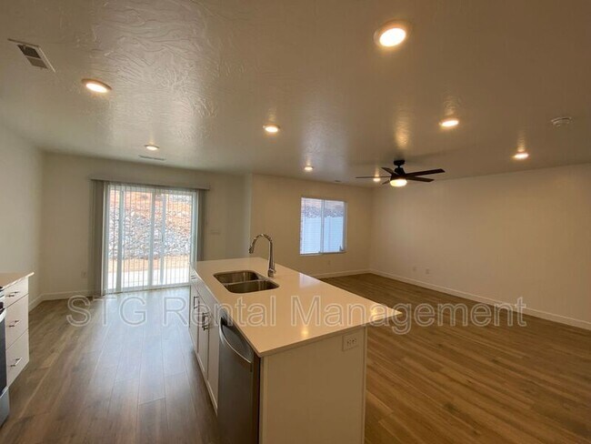 Building Photo - 3237 E Labyrinth Pt Cir