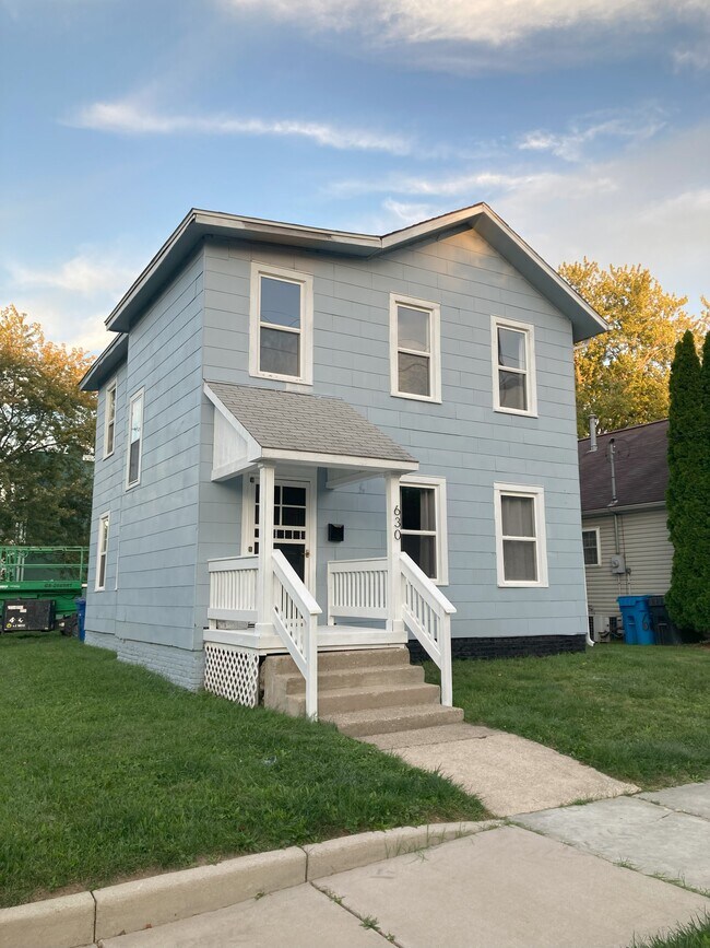 Building Photo - 630 Mulberry St