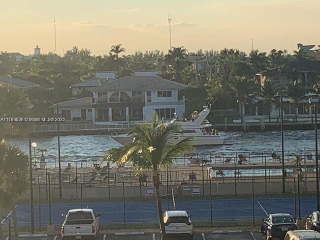 Foto del edificio - 2049 S Ocean Dr