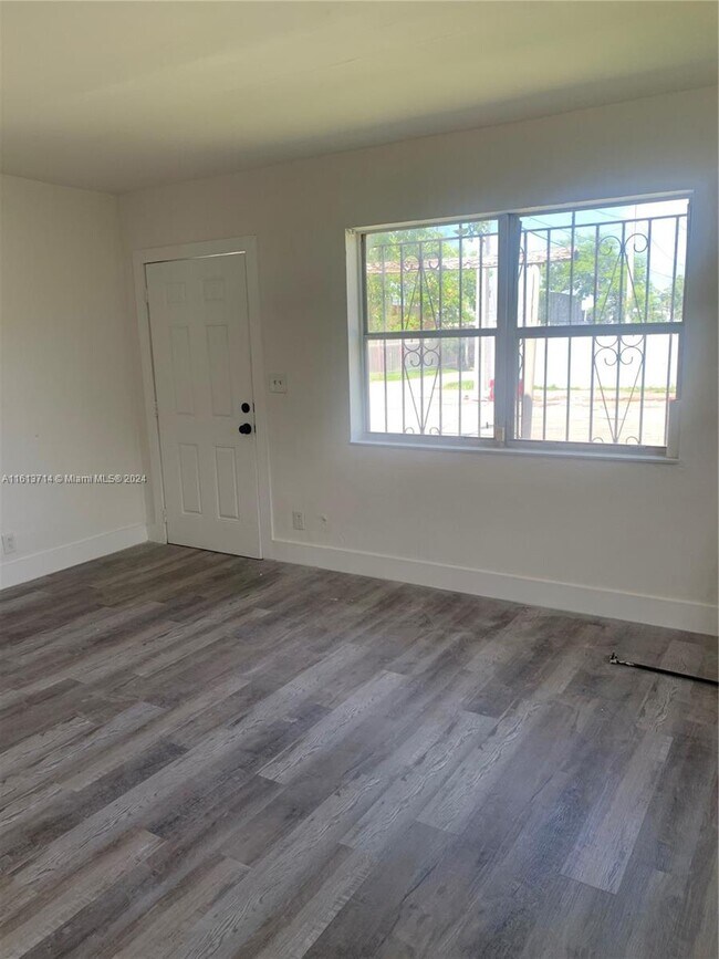 Foto del edificio - 5300 NW 14th Ave