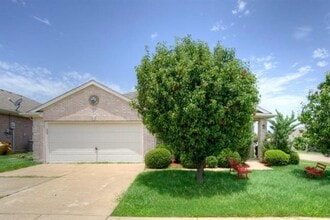 Building Photo - 3733 Verde Dr