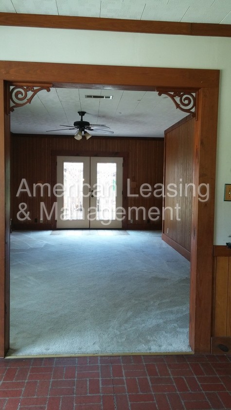 Building Photo - 4214 Ferndale Dr