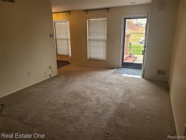 Building Photo - 38872 Country Cir