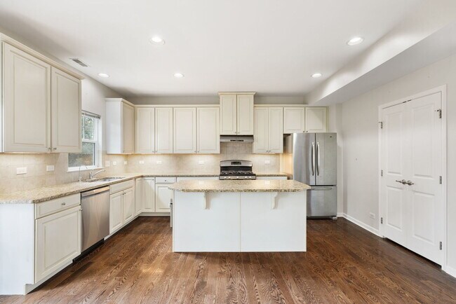Building Photo - 3465 Bradbury Cir