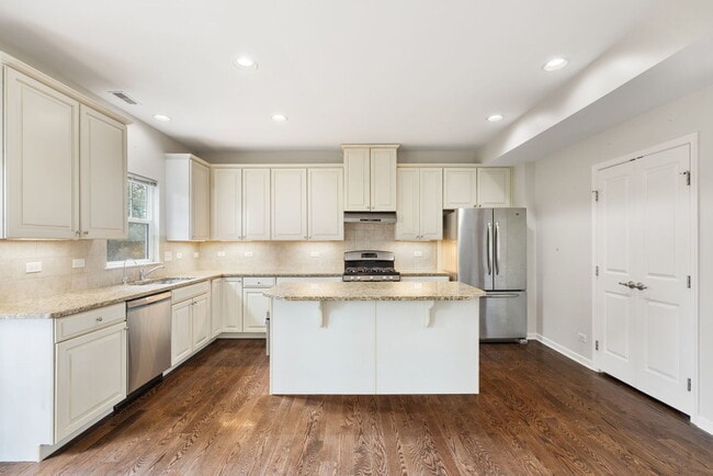 Foto del edificio - 3465 Bradbury Cir