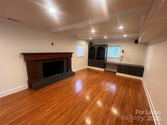 Building Photo - 6611 Lancer Dr