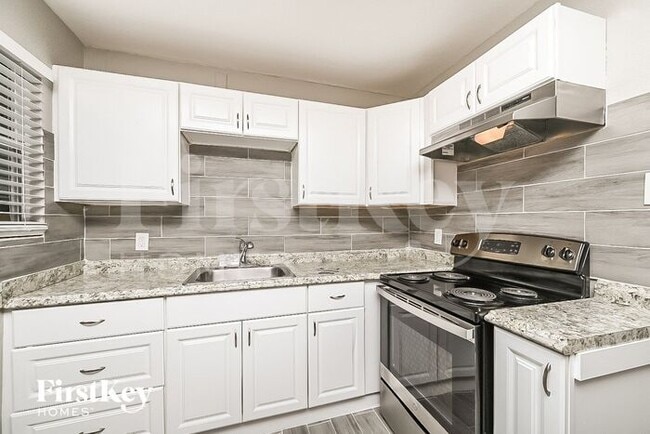 Building Photo - 7916 Bahia Ave