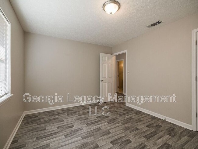 Building Photo - 151-153 Massey Lane