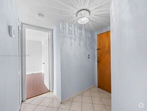 Building Photo - 1820 W 53rd St