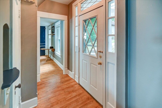 Building Photo - 5026 Lake Mendota Dr