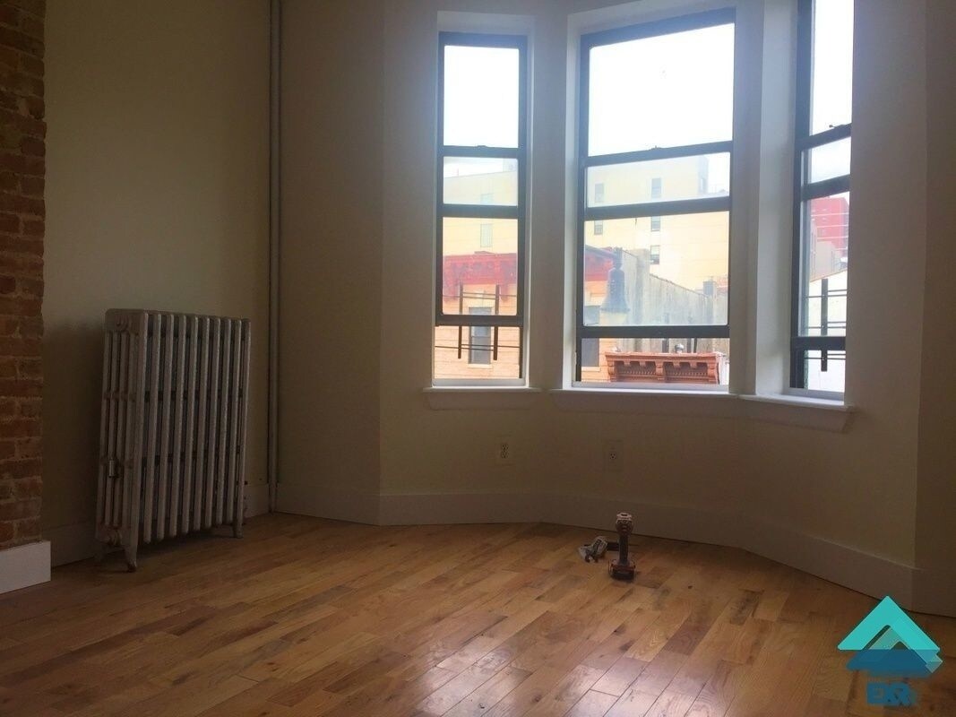 Foto principal - 643 Franklin Ave