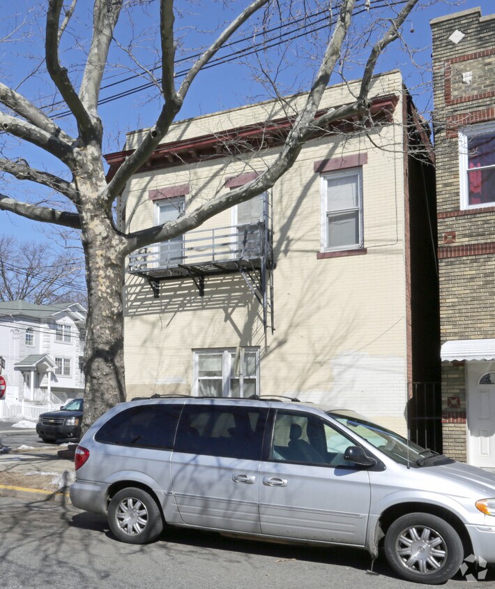 Building Photo - 1039 Fanny St