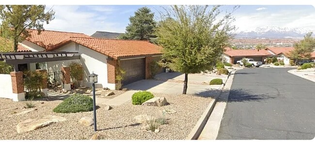 Building Photo - 300 W 2025 S