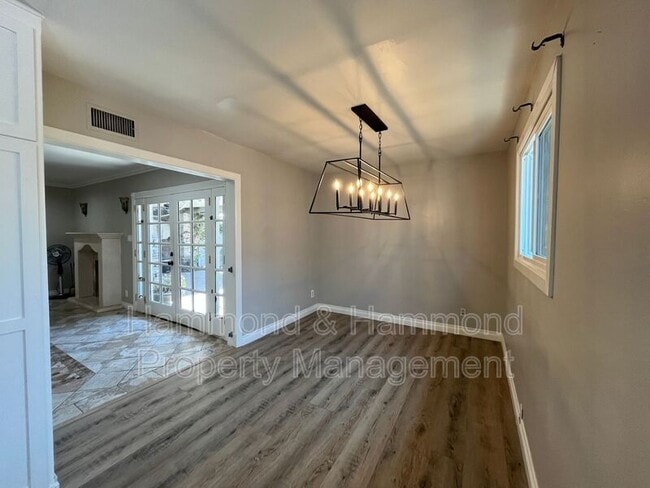 Building Photo - 15358 Leadwell St