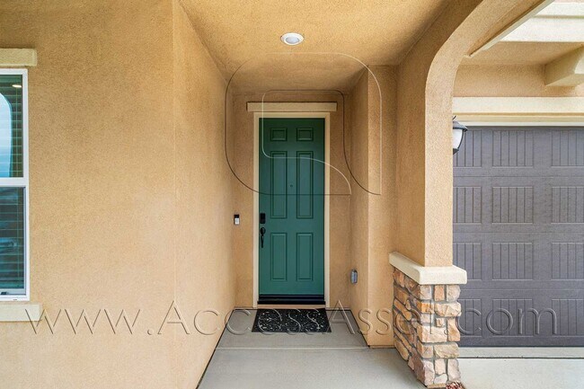 Foto del edificio - A Stunning 5 Bed / 3 Bath Smart Home In Ea...