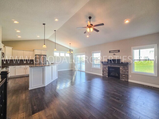 Foto del edificio - 3 Bed 2 Bath Home in Adel with a 3-Car Garage