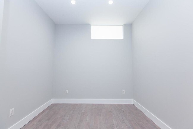 Building Photo - 284 Driggs Avenue