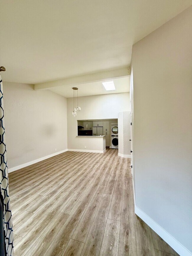 Building Photo - Great Vista Condo