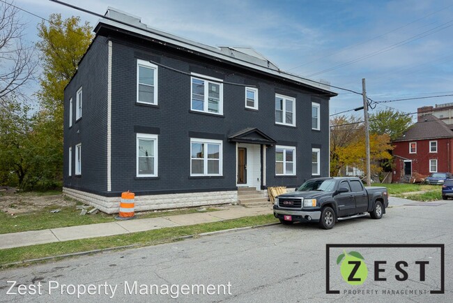 Building Photo - 2 br, 1 bath Apartment - 1119 Custer St, D...