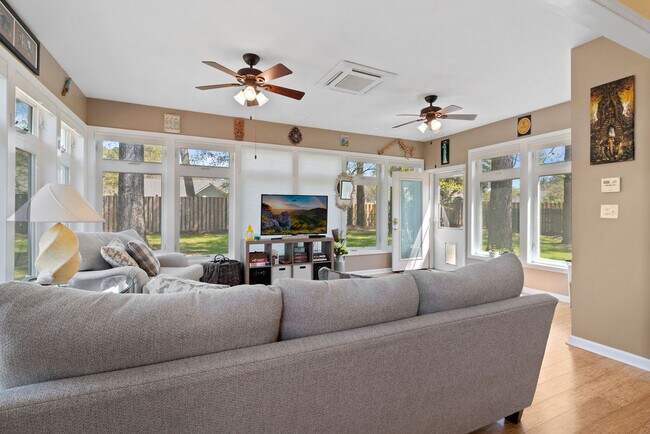 Building Photo - 202 Sand Dollar Cove