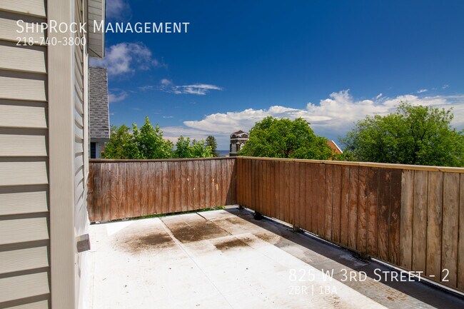 Foto del edificio - 825 W 3rd St