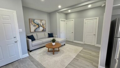 Building Photo - 26 Fairleigh Ave S