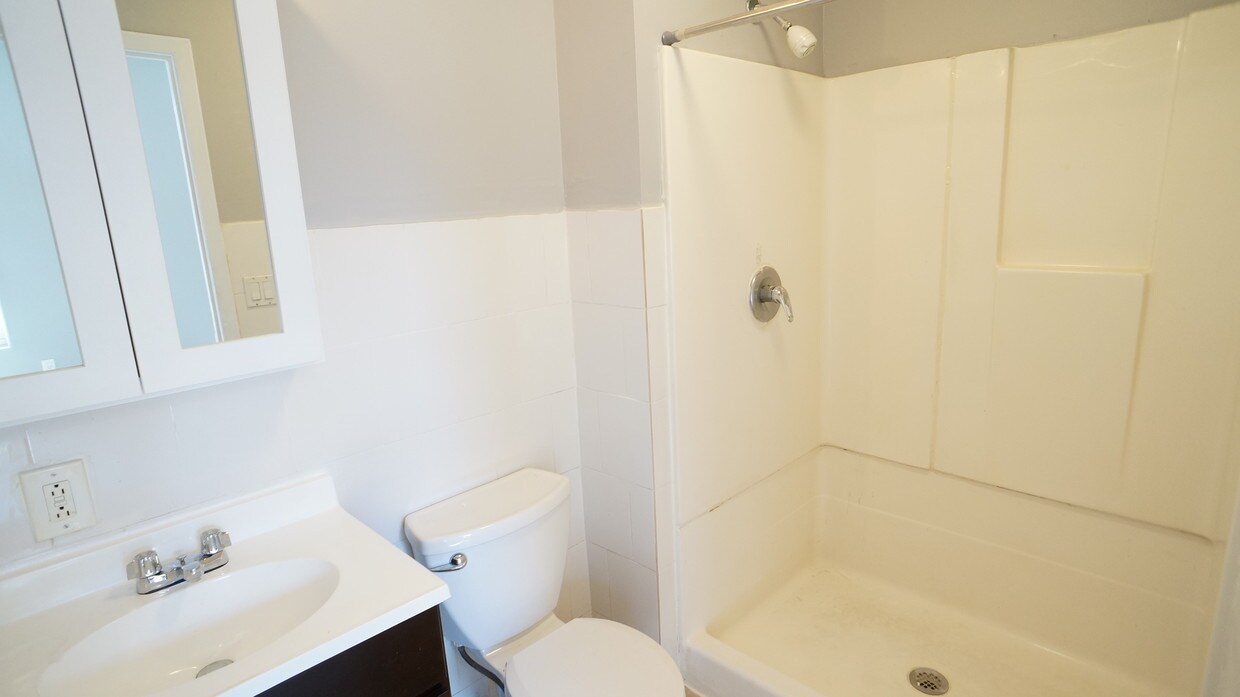 Building Photo - 350 134th St