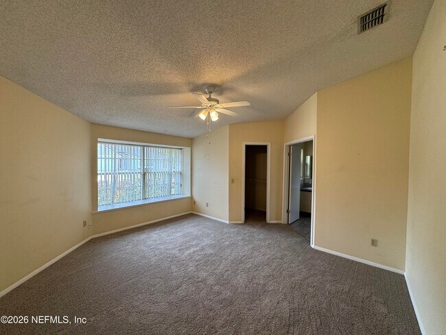 Foto del edificio - 8055 Creedmoor Dr
