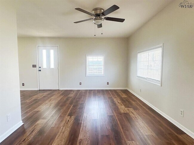 Foto del edificio - 3016 Stearns Ave